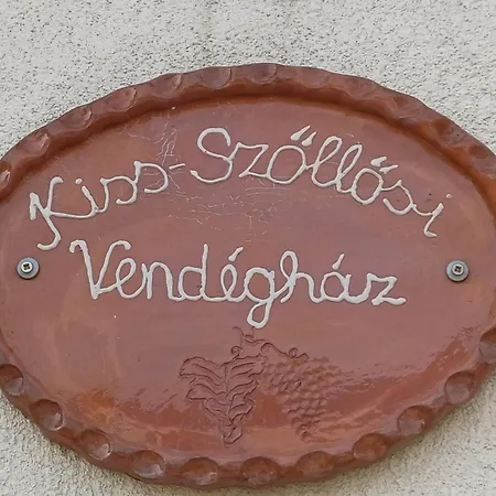 Kiss-szollosi Vendeghaz Διαμέρισμα *
